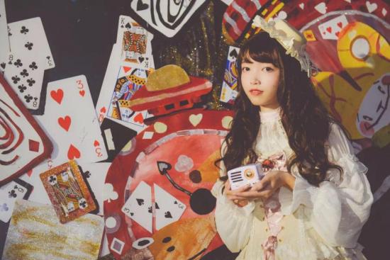 打卡深圳爱丽丝展 | Lolita少女与猫王收音机一同掉进了兔子洞