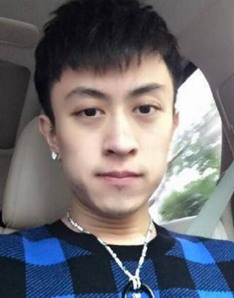 秦奋澄清未爆料李小璐出轨 曝PG ONE马苏李小璐3P忘拉窗帘另有其人 