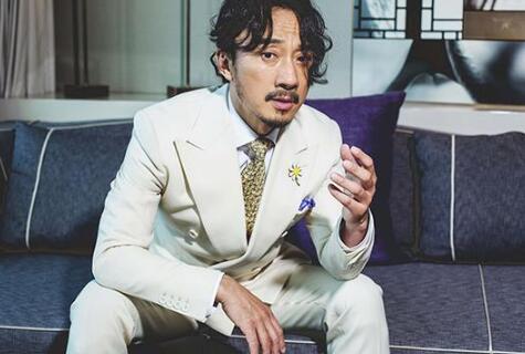 赵立新吐槽大会模仿冯小刚 精致“三件套”撸串都要穿 