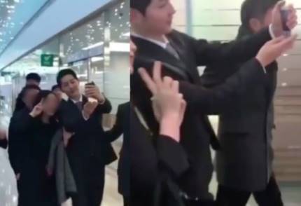 宋仲基初为人夫绅士风度依旧 与女粉丝亲切合影 
