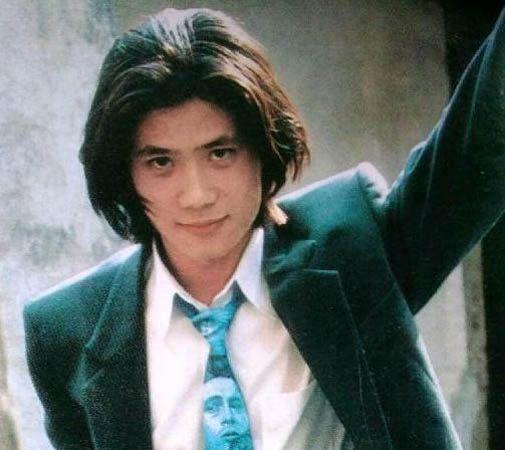 曾是歌坛王子，却因为父报仇遭判刑，如今销声匿迹无人识！ 