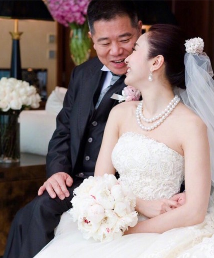 黎姿结婚纪念日高调秀恩爱：他将我当成小孩子一样永远珍惜 