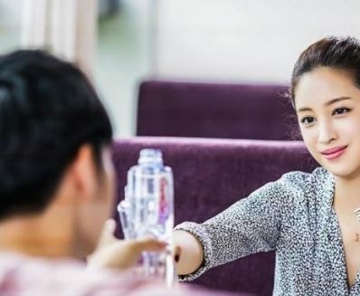 一路繁花相送纪若栎扮演者莫允雯个人资料作品 