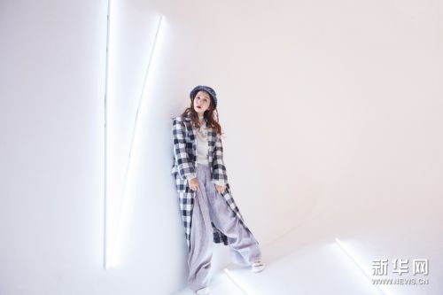 娄艺潇演绎别样时尚风格百变可酷可靓 