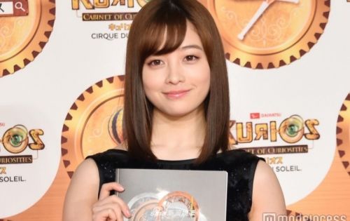 桥本环奈身穿流苏连衣裙露美背 只是这手臂…… 