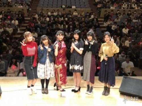 美女声优上坂堇穿红色旗袍装 身材凹凸有致吸人眼球 