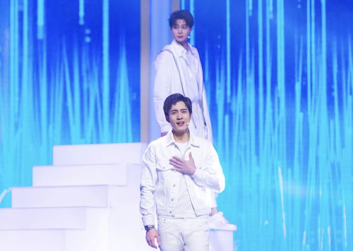 韩东君人生若如出相见演绎霸道总裁 他这身花西装搭配绿裤子太喜感 