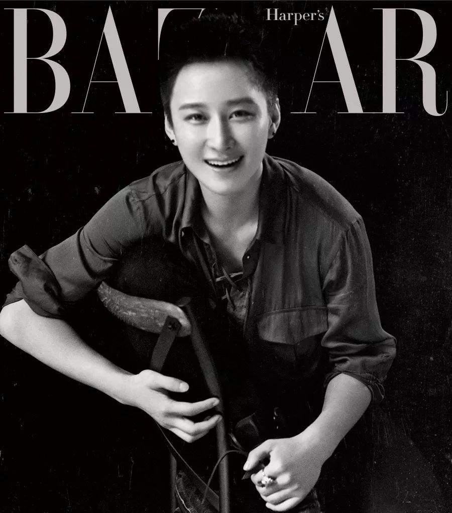 《红海行动》破26亿，没想到剪寸头的女蛟龙在生活中如此美腻！ 