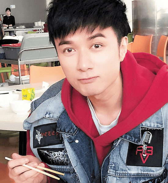 古巨基相隔七年办演唱会 自曝一日三餐都吃番茄瘦身 