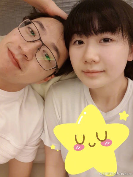 福原爱与江宏杰身穿情侣装互相依偎 满满都是爱 