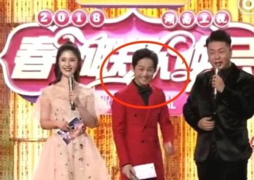 杜海涛首谈春晚口误：下台后忍着泪水打电话给吴昕 