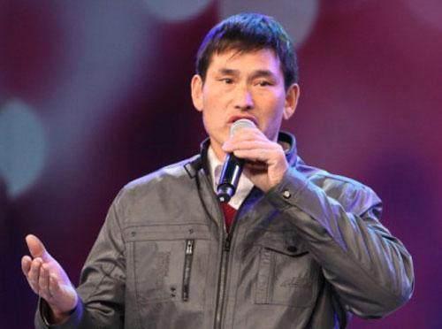 大衣哥全家近况，儿子整天游手好闲，女儿200斤遭四个人堵门提亲 