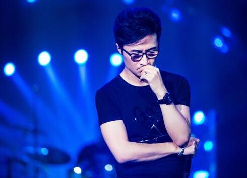 汪峰再唱冷门歌曲《忘了我》 歌手2018第十期汪峰排名 