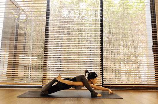 王子文瑜伽难度再升级！身体柔软令人惊叹超厉害 