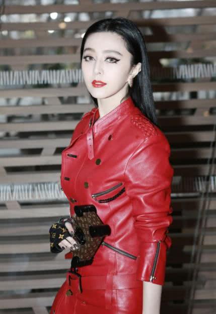 皮衣不止是黑色？范冰冰红色妩媚，刘涛撞色皮衣休闲不失干练！ 