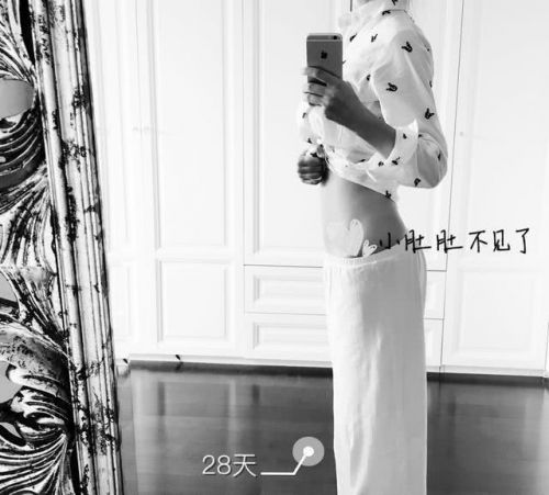 女星月子怎么穿?Ella4月穿短裤,杨颖没出月子就逛街! 