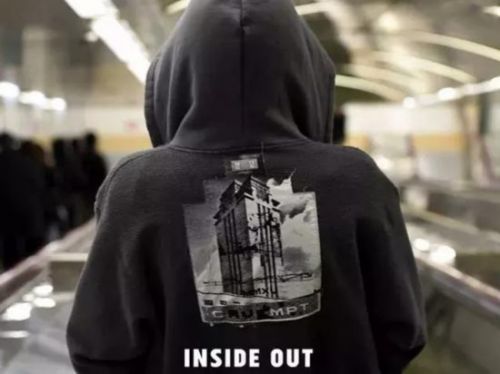 衣服反穿露出领标，你就是这条街最靓的仔！ 