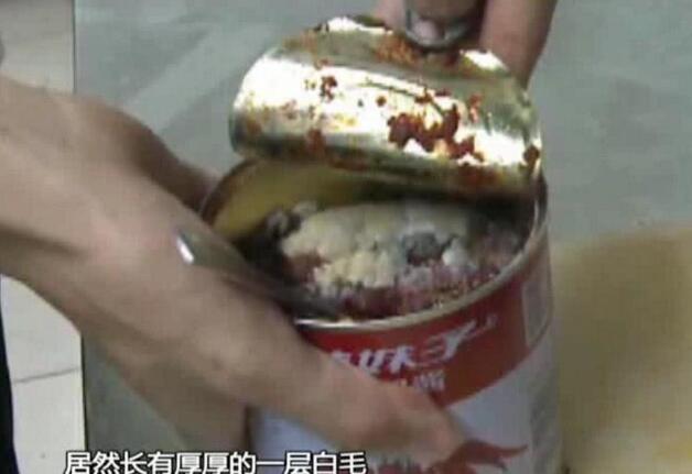 深圳沙井“汉釜宫”餐馆活老鼠跳入火锅里 店家只愿换锅底不免单