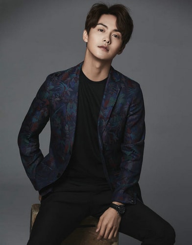 马天宇杂志封面大片 西装少年的风尚时代 