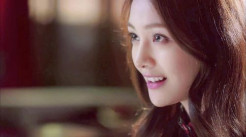 郑爽晒“豪宅”，满满卡通小物件很少女，原来偏爱文艺范儿 