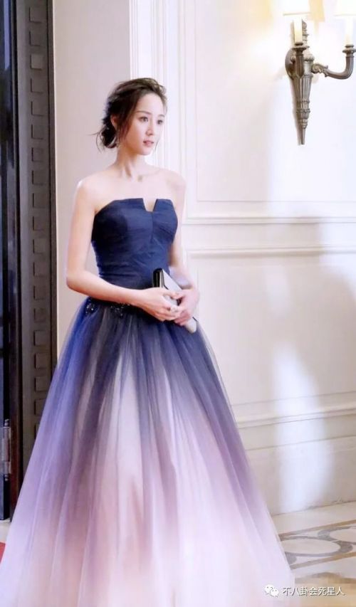 张钧甯穿山寨仙女裙上热搜，毛晓彤唐嫣跟她一样尴尬！ 