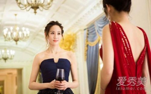 《温暖的弦》张钧甯剧照：鱼尾裙美极了 她竟将职场风穿的这么美 