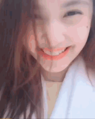 杨丞琳运动后轻甩秀发 皮肤白嫩笑眼弯弯很迷人 