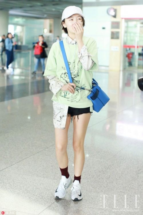 别不信！短袖里面穿件长袖好看不止一点点 