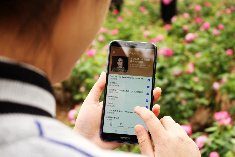 你的掌上K歌神器，华为畅享8e便携更畅快 