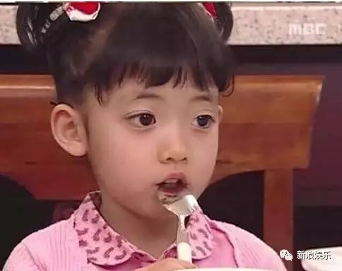 真是胖了不少 但依旧是童星没长残的典范 