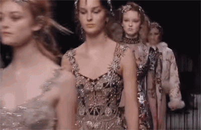 学杨幂这样穿蕾丝透视不会被嘲太抓马 