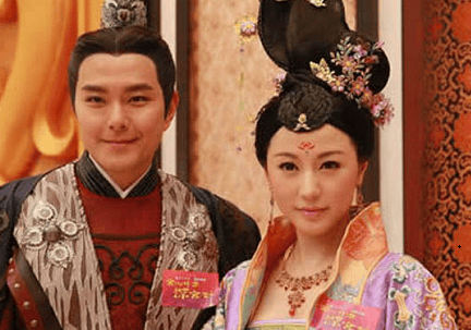 宫心计2深宫计何离是淑妃的儿子吗 何婕妤回宫的目的到底是什么 