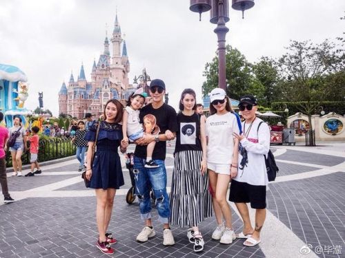 张丹峰与经纪人穿同款疑出轨，妻子洪欣：他们之间的事我最清楚 