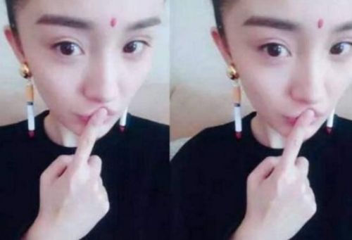女星的奇葩耳坠大盘点：杨幂的是烟头，杨蓉的是灯泡 