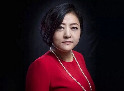 刘强东的女神才不是章泽天，这个背后的女人为他花了1.8个亿！