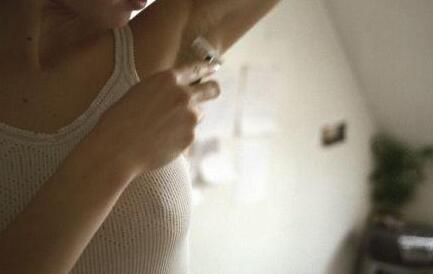 女生腋窝有毛还是没有毛好 腋毛作用好处