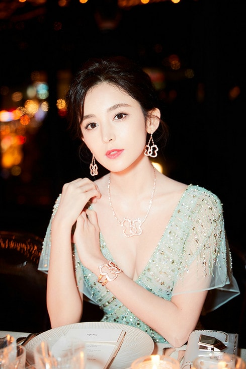 娜扎受邀亮相开云晚宴