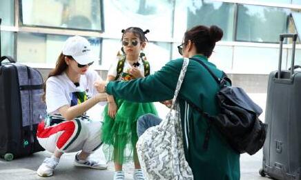 戚薇女儿正面照曝光 李承铉带lucky录制《爸爸想想办法吧》