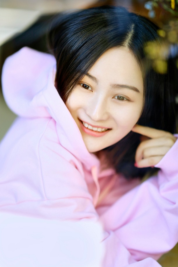 笑容甜美青春少女