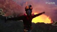 实拍！牛人近距离接触奔腾岩浆的活火山