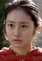忽那汐里（幼少期：高木彩那 饰）
