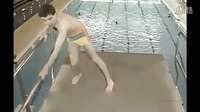 搞笑憨豆先生跳水_搞笑视频