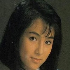 何美婷 