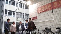 《俺娘田小草》喜凤挖河沙被抓 二顺求救