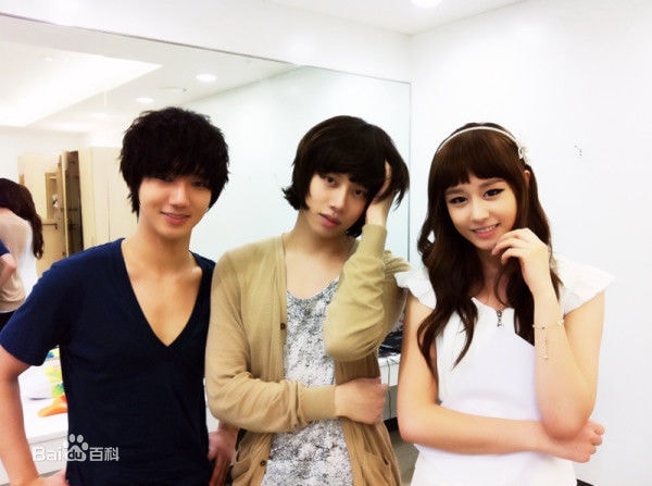 http://www.mshishang.net/pics/star/pic/0e3ee40163f4caf4d9bcf1048829098d.jpg