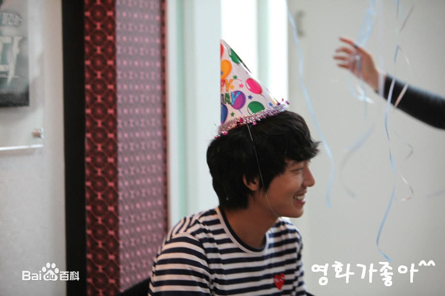 http://www.mshishang.net/pics/star/pic/44dee1bb3ded243c6cfbe7916a1d4ebd.jpg