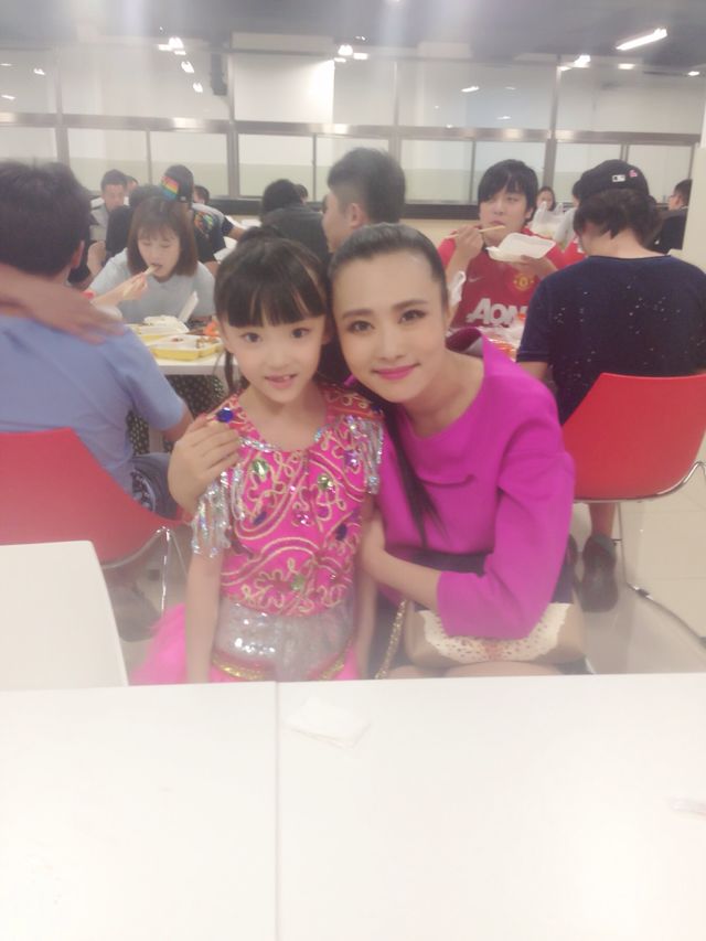 http://www.mshishang.net/pics/star/pic/8cbde464a1417ca5c77eafd98d23d6ca.jpg